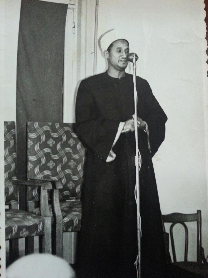 صورة لسيدنا الشيخ الدكتور محمود عبد المحسن(رحمه الله) فى نقابه المحامين بالاسكندريه فى بدايه السبعينات